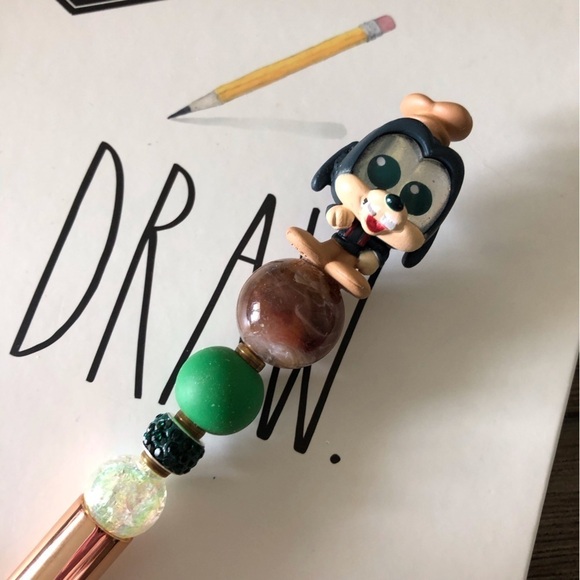 Disney Doorables: Mickey & Friends: Goofy handmade beaded pen - Picture 1 of 3